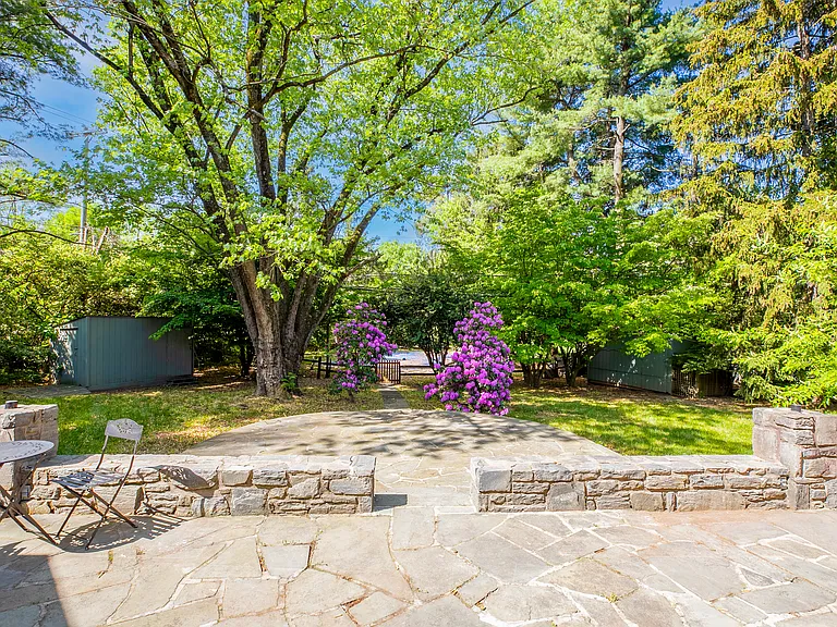 1110 W Valley Rd — Photo 73