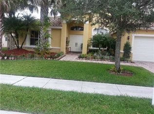 1561 SW 190th Ave, Pembroke Pines, FL 33029