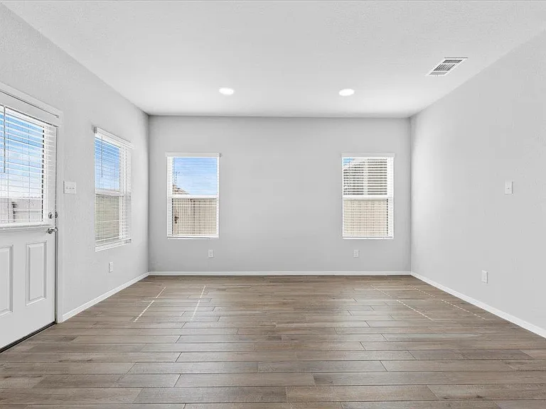 261 Hortus Dr — Photo 15