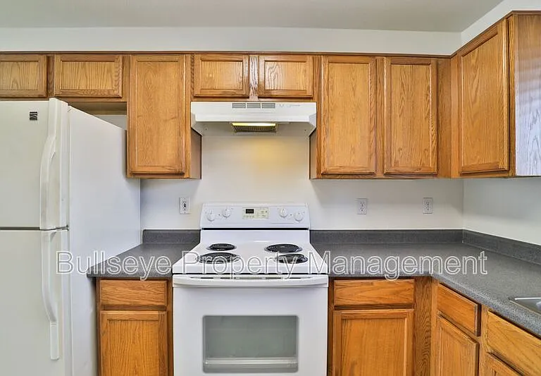 1069 E Lowell Ct — Photo 10