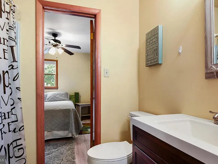 33179 Woodland Ct S — Photo 18