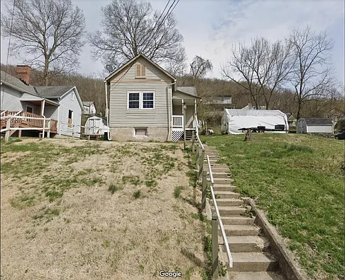 138 1st St Photo 1