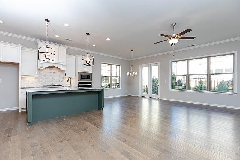 1st image of 19 Lochurst Ln #266
