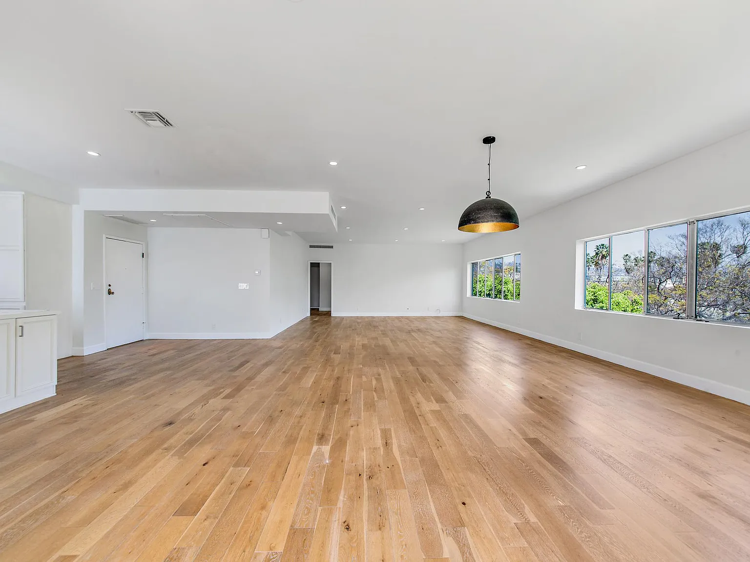 Oakhurst Moderne — Photo 1
