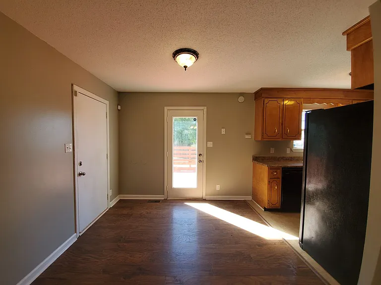 3406 Oak Lawn Dr — Photo 4
