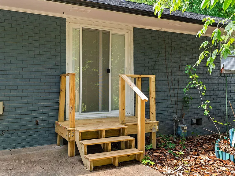 906 Vandora Ave — Photo 36