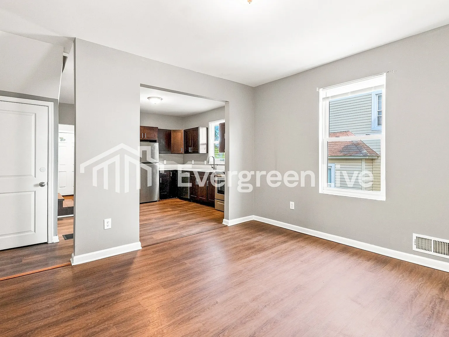 4 bed, 2.0 bath, 1274 sqft, $1,945 — Photo 4