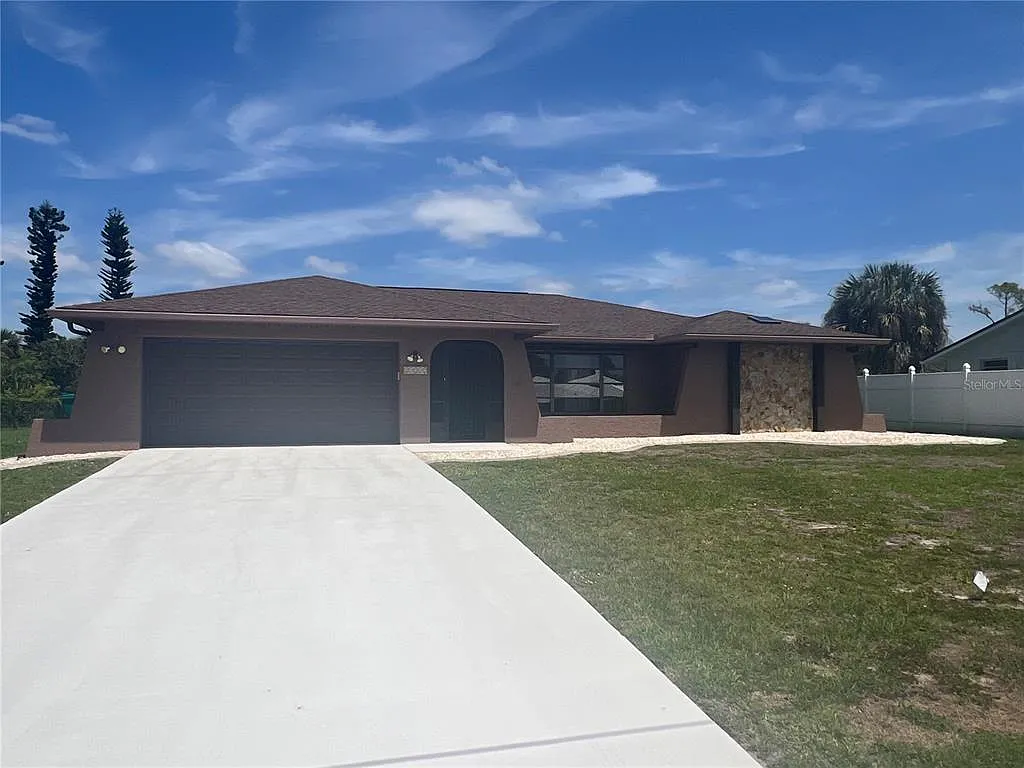 3 bed, 2.0 bath, 1863 sqft, $2,350 — Photo 1