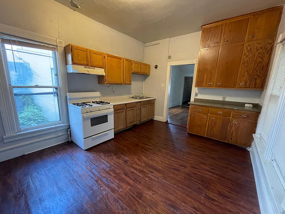1st image of 1027 15th Ave SE