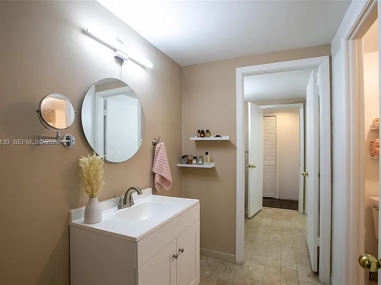 1800 NE 114th St #1207 — Photo 7