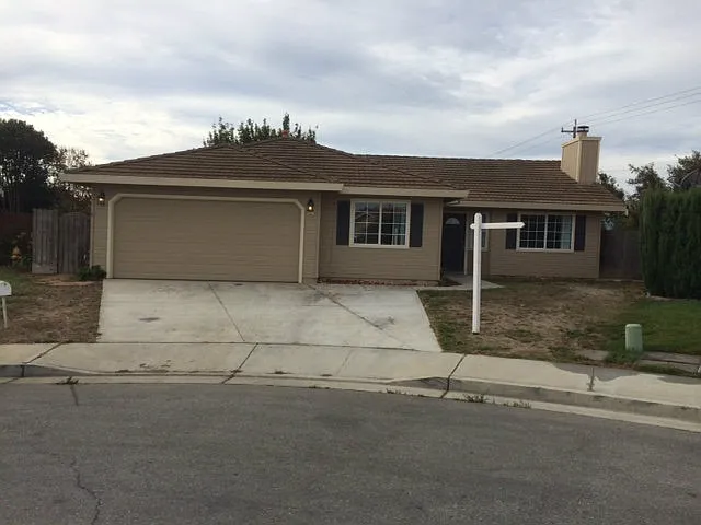 74 Karen Ct photo 1