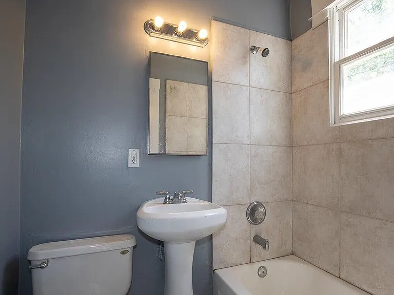 137 N 11th Ave #A — Photo 8