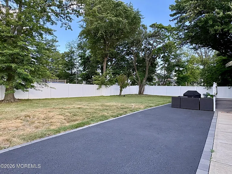 628 Columbia Ave — Photo 11
