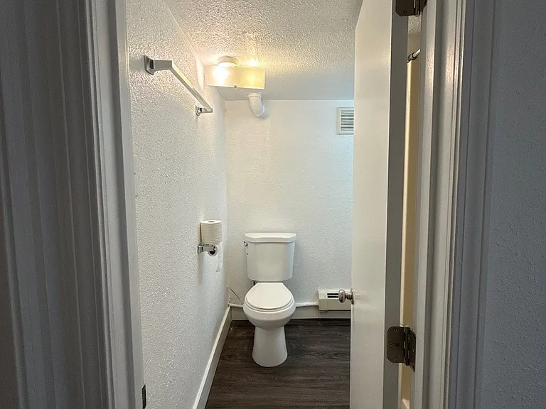 748 1/2 Cook Ave #B — Photo 5