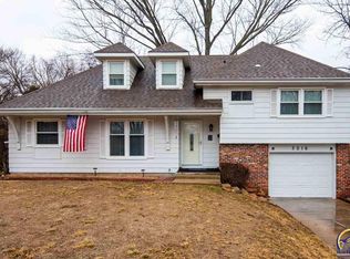 3016 SW Twilight Dr, Topeka, KS 66614