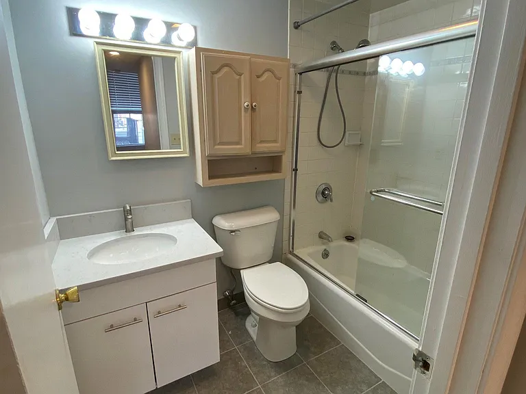 12 Parmenter St #4R — Photo 16