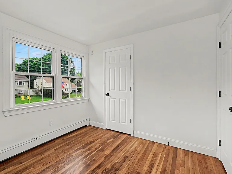 44 Barmore Dr W — Photo 17