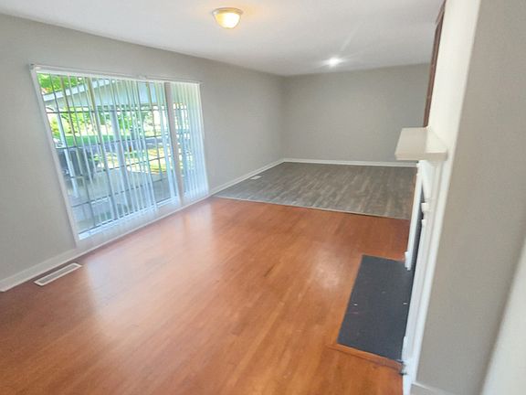 4th image of 13 Meadow Lawn
