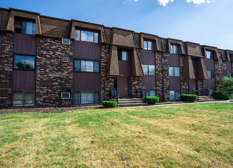 949 E Joliet St #7 — Photo 1