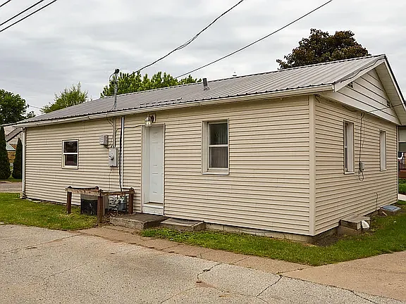 109 W Pine St