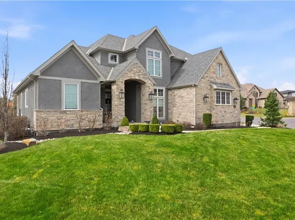 16120 Paradise St, Overland Park, KS 66221