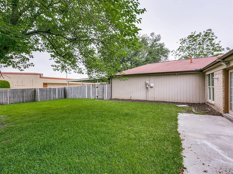 1607 Heather Glen Ct — Photo 24