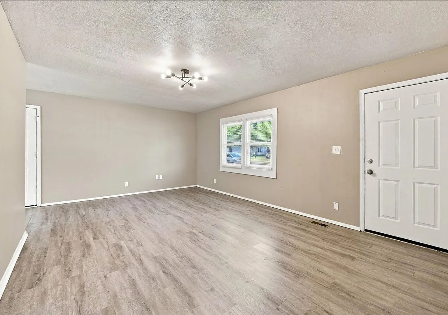 3743 Breen Drive - $1450.00/mo. — Photo 3