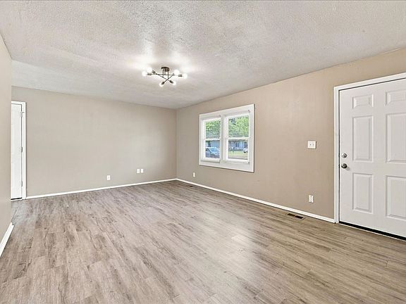3rd image of 3743 Breen Dr
