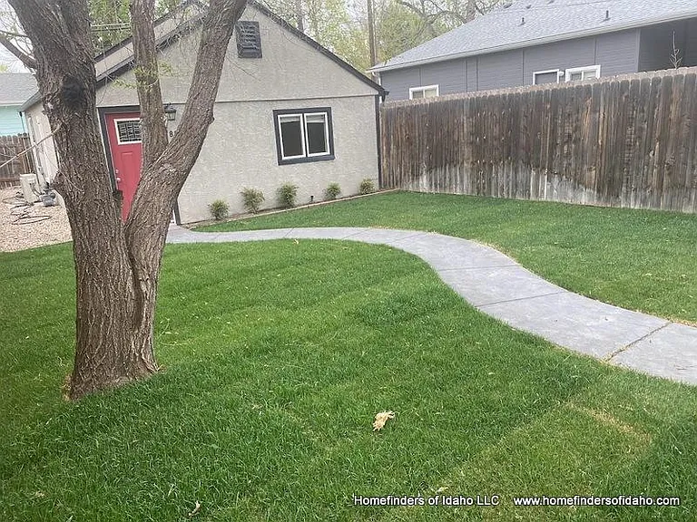 881 N 28th St — Photo 3
