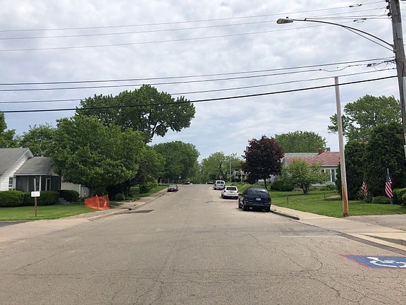 4th image of 831 Highridge Ave