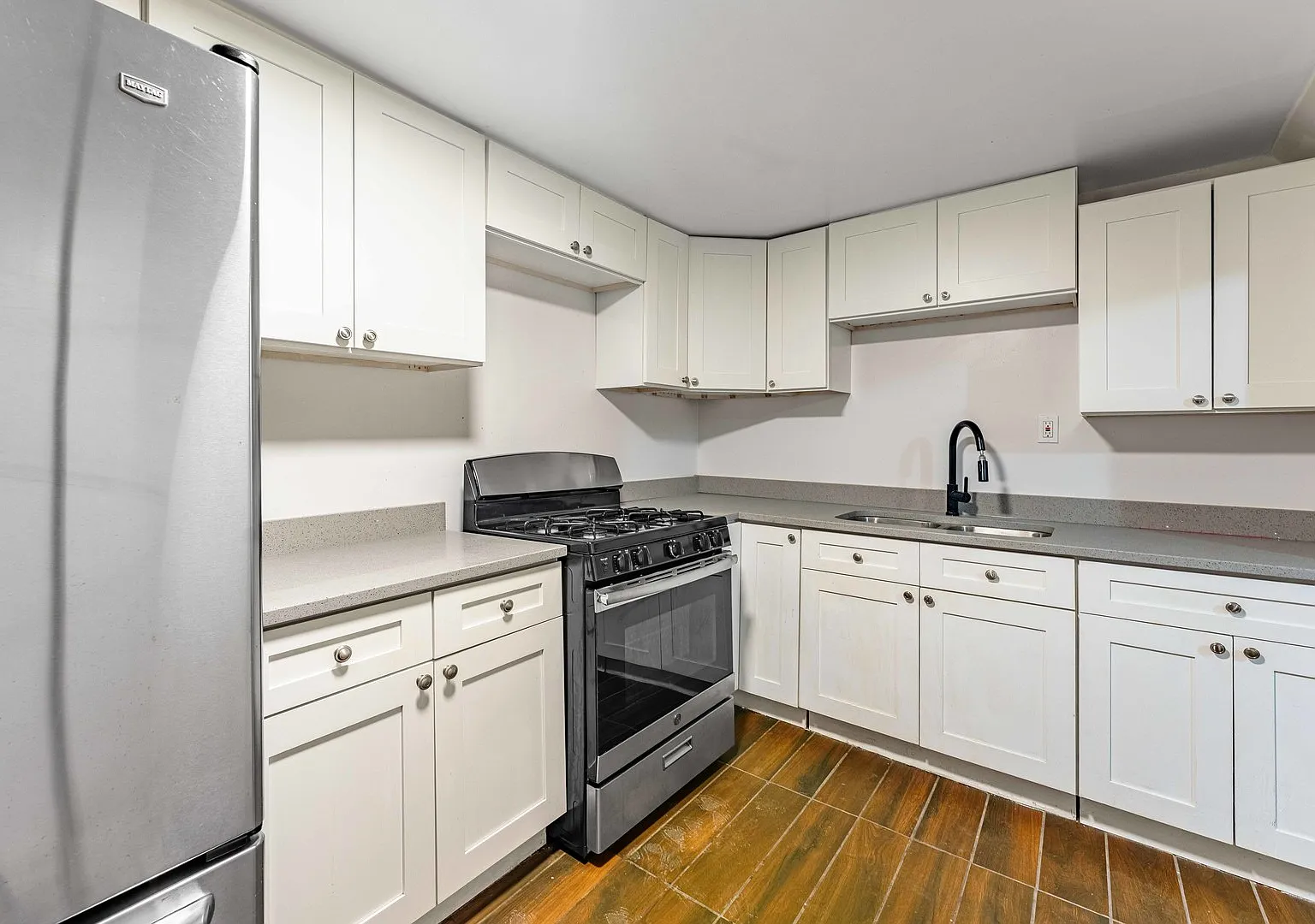 2 bed, 990 sqft, $1,700 — Photo 4