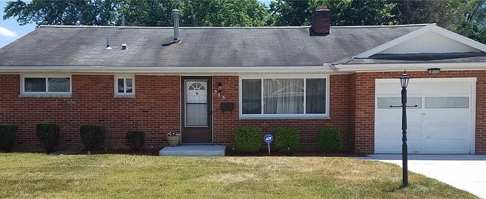 1st image of 525 Rosewood Ave
