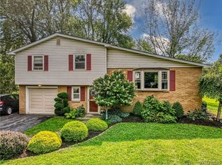 11061 Fairview Dr, Lancaster, NY 14086