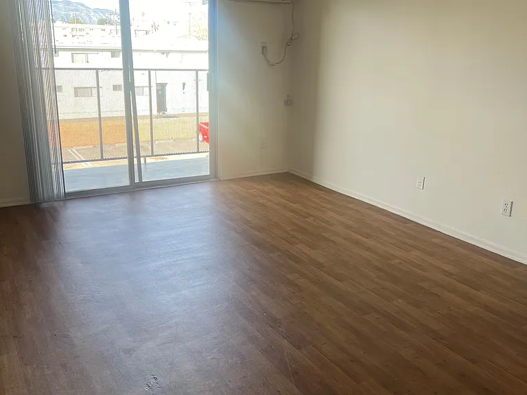 Lennox Lanai Apartments — Photo 41