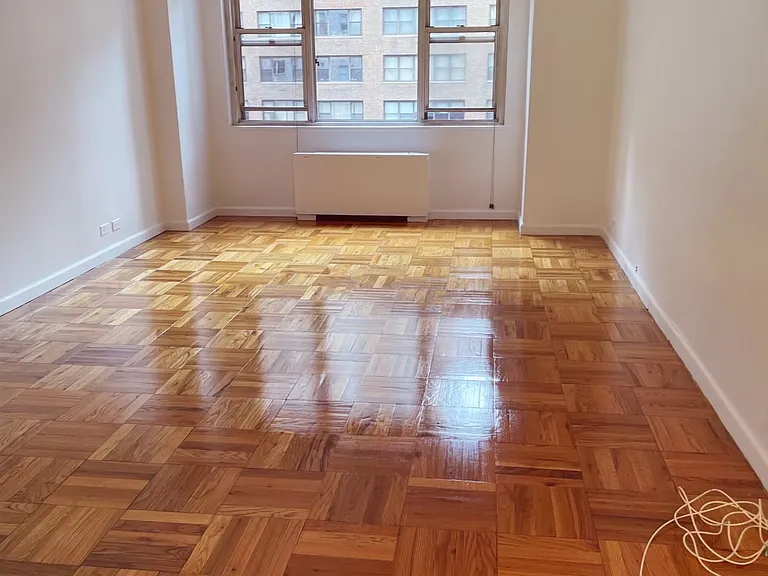 300 E 40th St #9X — Photo 4
