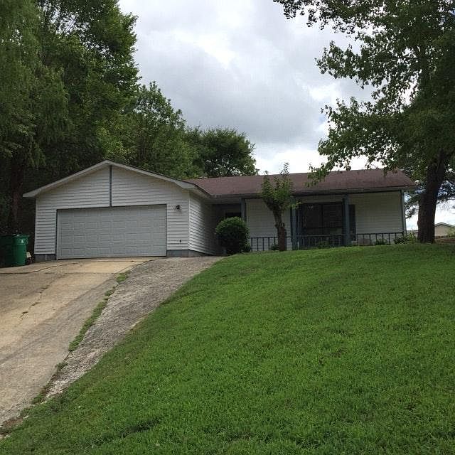 1st image of 247 Vista Grande Cres