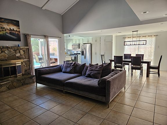 3rd image of 3500 El Cortez Ave