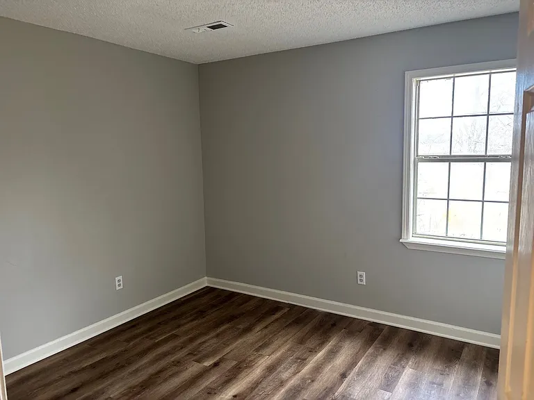 330 Main St #10 — Photo 8