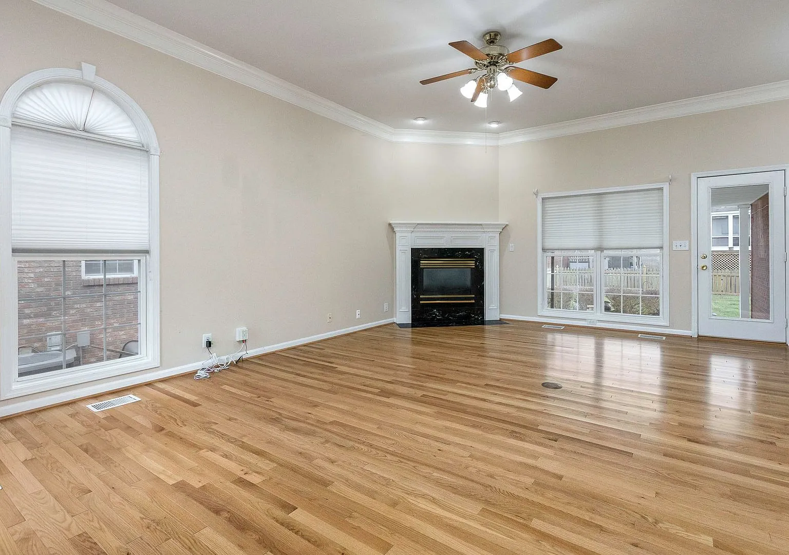 10005 Brighton Springs (Fern Creek) — Photo 2