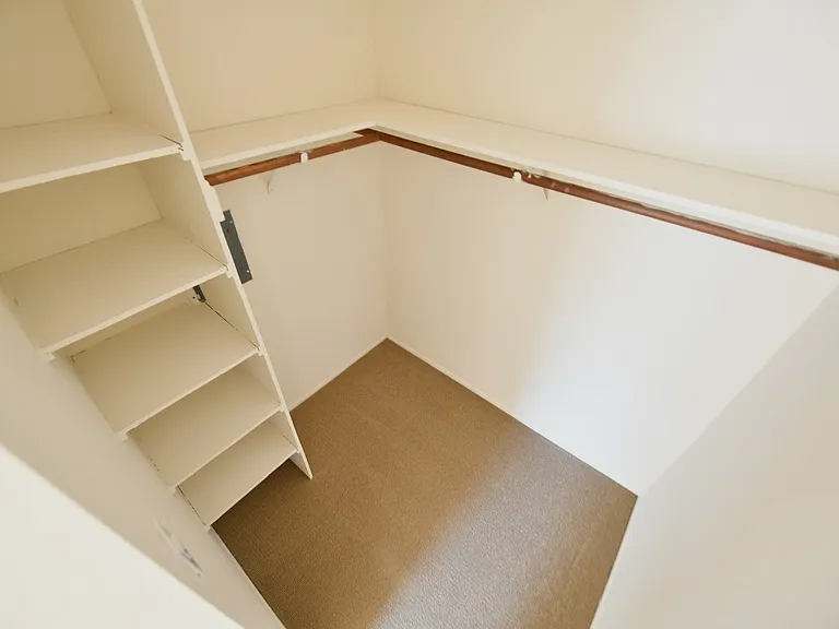 95 Linda Apartments — Photo 13