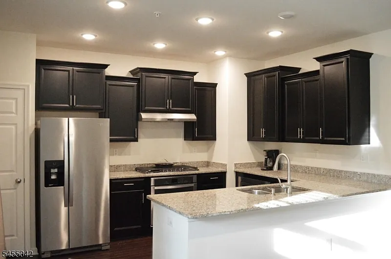 2 bed, 2.5 bath, 2100 sqft, $3,750 — Photo 2
