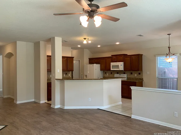 517 Thurber Dr — Photo 8