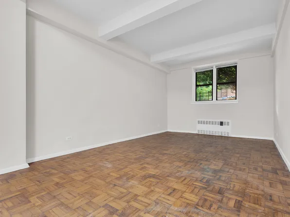 2830 Briggs Avenue image 2 of 6