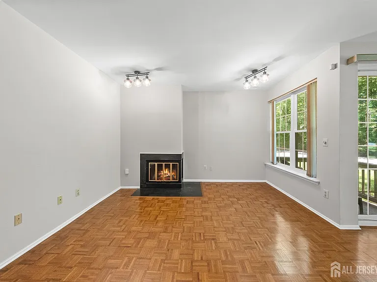 6111 Cedar Ct — Photo 4