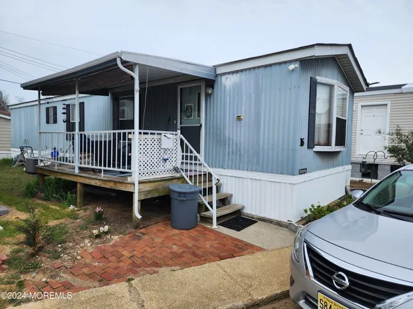 16 Avenue B, Hazlet, NJ 07734