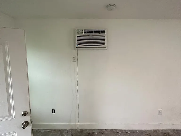 1405 Miles St — Photo 3