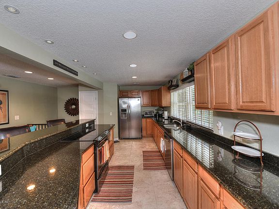 3rd image of 2418 Ormsby Cir W