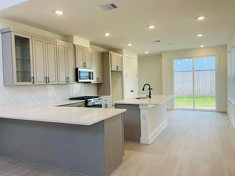 4308 Avron Dr — Photo 6