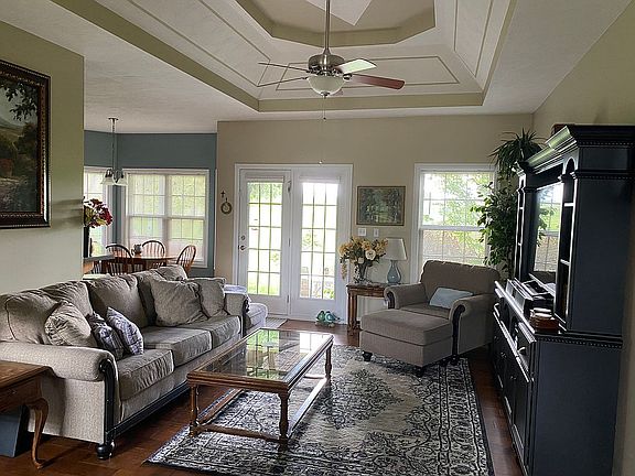 2nd image of 130 Lorenza Cir