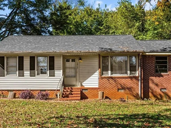 1913 Hilldale Dr, Burlington, NC 27215